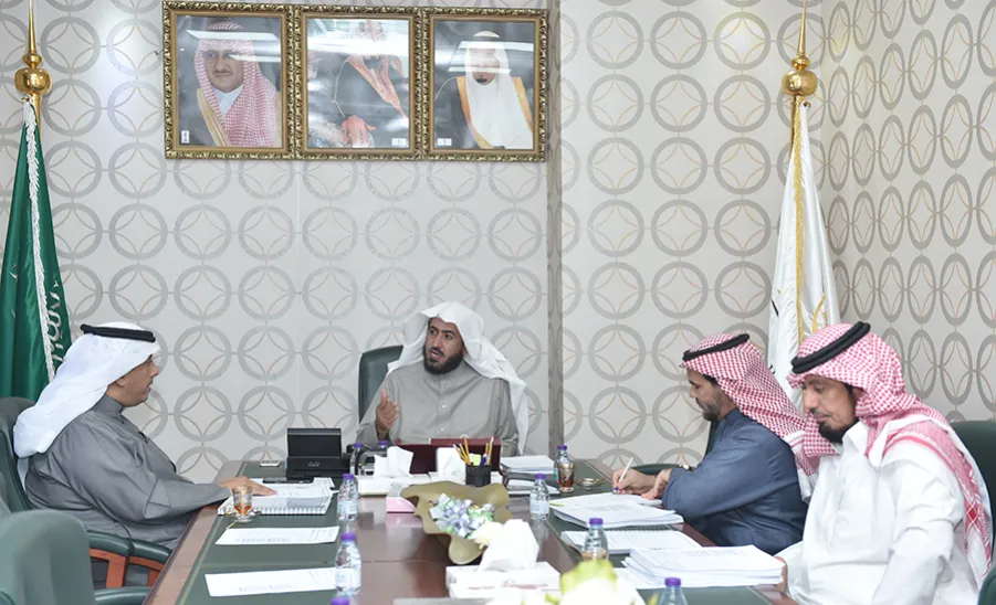 وكيل الجامعة يترأس اجتماعات مجلس المرصد الفلكي -  