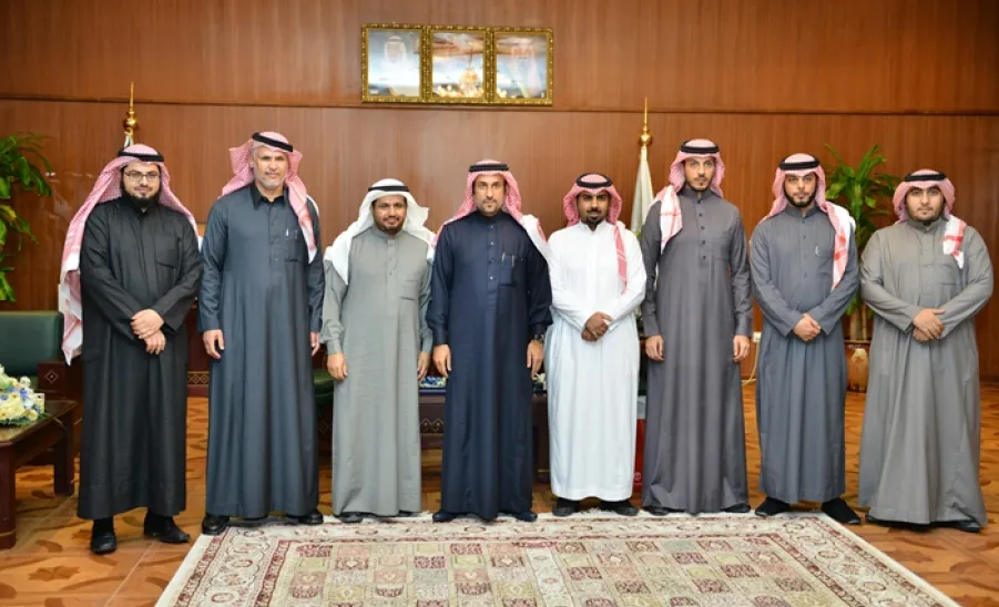 معالي مدير الجامعة يستقبل لجنة أسبوع التقنية و التعاملات الإلكترونية و يطّلع على التقرير النهائي للجنة  - 