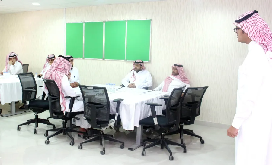 تنفيذ برنامجين تدريبيين لمعهد الإدارة العامة في الجامعة - 