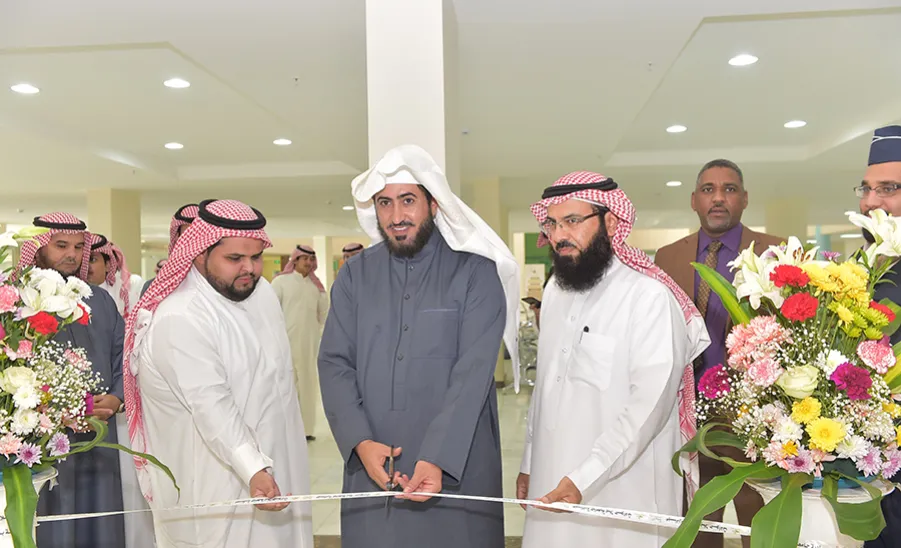 وكيل الجامعة يفتتح معرض مبادرة جامعة بلا حوادث بكلية العلوم والدراسات الإنسانية بالغاط - 
