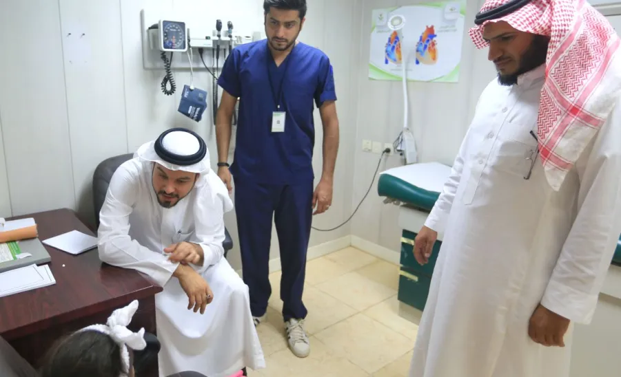 كلية الطب والخدمات الطبية بالجامعة تنظمان زيارات لعدد من مراكز محافظة المجمعة - 