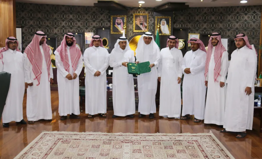 معالي مدير الجامعة يلتقي بأعضاء لجنة إعداد الحساب الختامي للجامعة - 