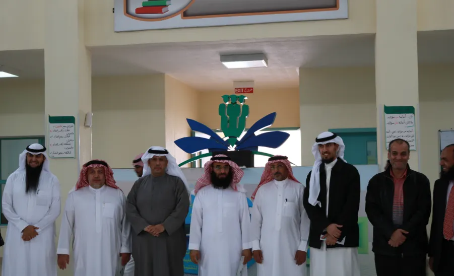 وفد من جامعة القصيم يطلع على كيفية تشغيل الإسكان ومشاريع المدارس التعليمية بالجامعة - 