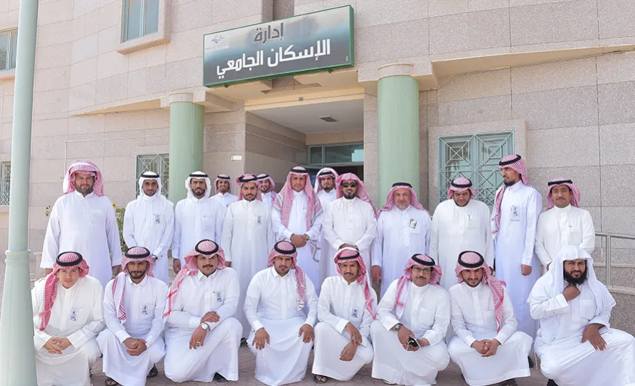 وكيل الجامعة يزور الإدارة العامة للمرافق والإسكان ويطلع على الخدمات المقدمة للمستفيدين - 
