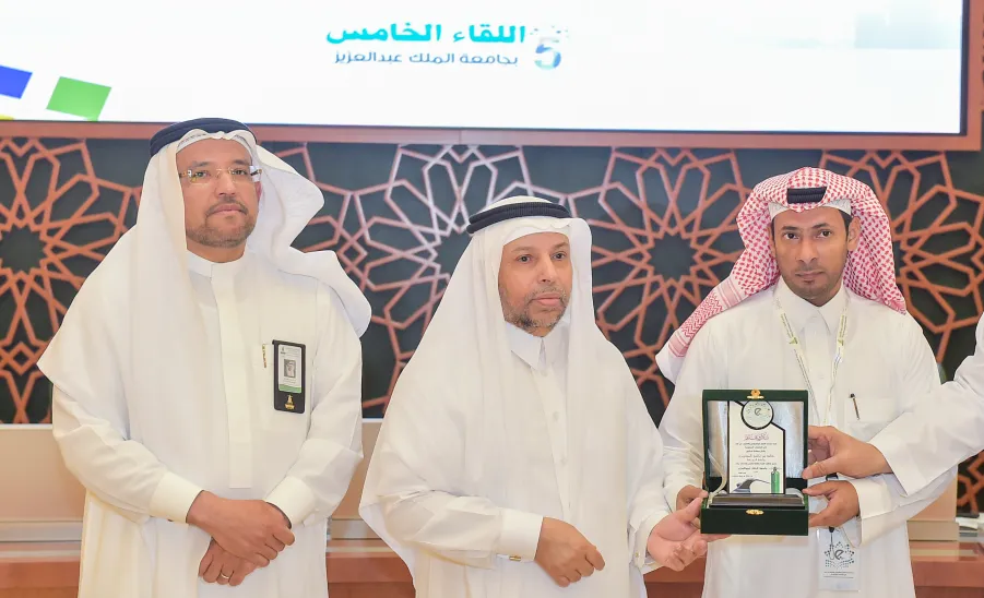 الجامعة تشارك في الاجتماع الخامس لعمداء التعليم الإلكتروني بالجامعات السعودية بجامعة الملك عبدالعزيز - 