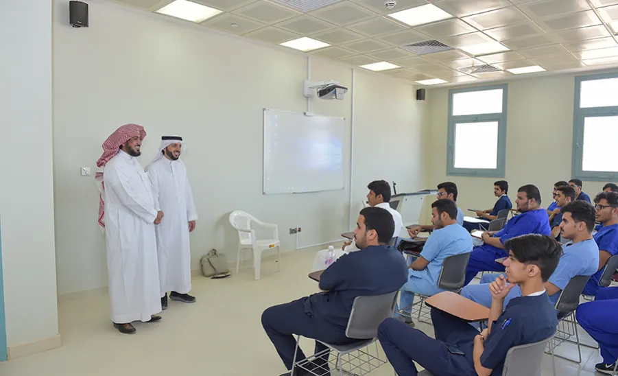 طلاب وطالبات كليتي الطب والعلوم الطبية التطبيقية ينتقلون للدراسة في المقر الجديد - 