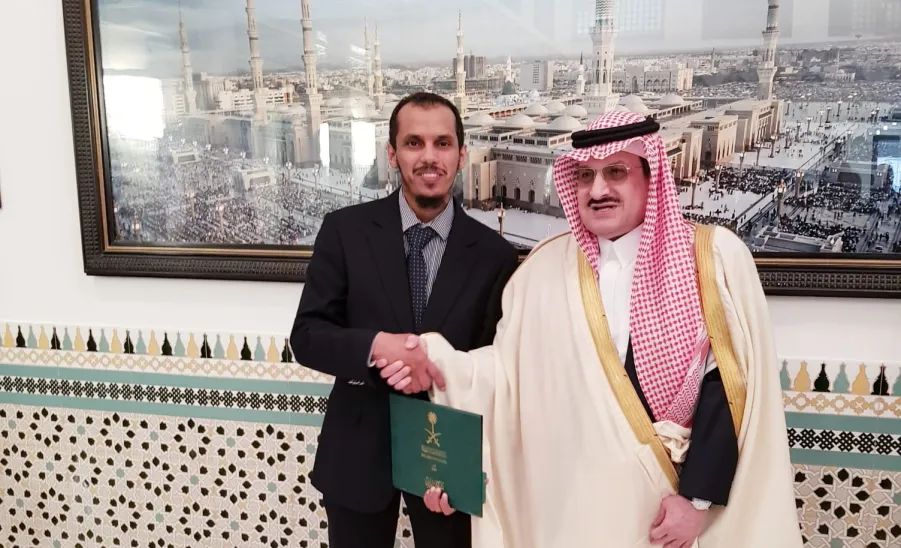 سفير خادم الحرمين الشريفين في المملكة المتحدة يكرم المبتعث من كلية الهندسة لمرحلة الدكتوراه محمد بن صالح العبيد - 