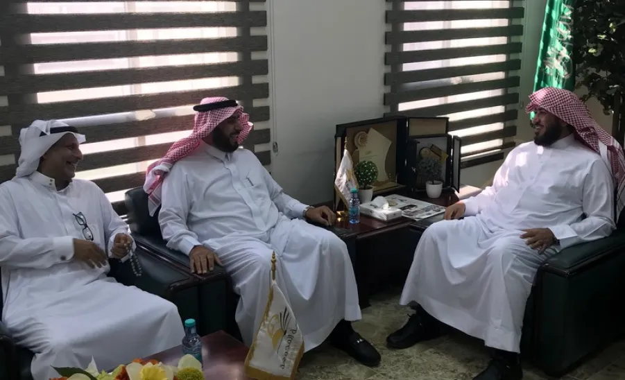 وكيل الجامعة في زيارة تفقدية لكلية العلوم والدراسات الإنسانية برماح -  