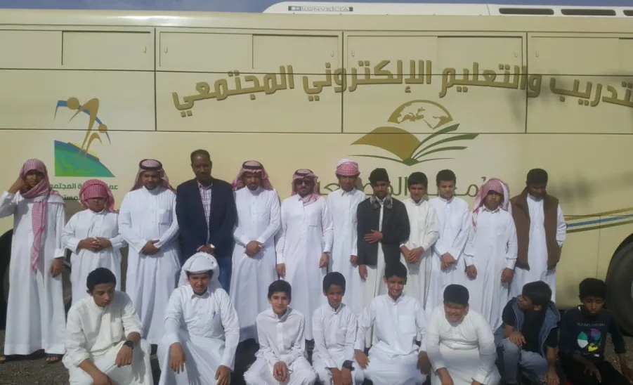 عمادة التعليم الإلكتروني تقدم عدداً من الدورات التدريبية للطلاب في مدارس التعليم العام - 