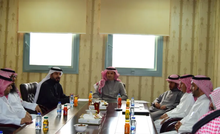 وكيل الجامعة للدراسات العليا والبحث العلمي يزور عدداً من الكليات - 