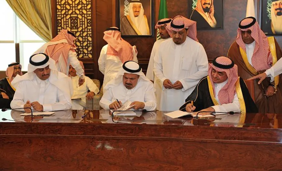 معالي مديرُ الجامعةِ يرفعُ شكرَه وتقديرَه لمقام خادم الحرمين الشريفين بمناسبة توقيع معالي وزير التعليم العالي عقود مشروع الأعمال المساندةفي المجمعة والزلفي -  