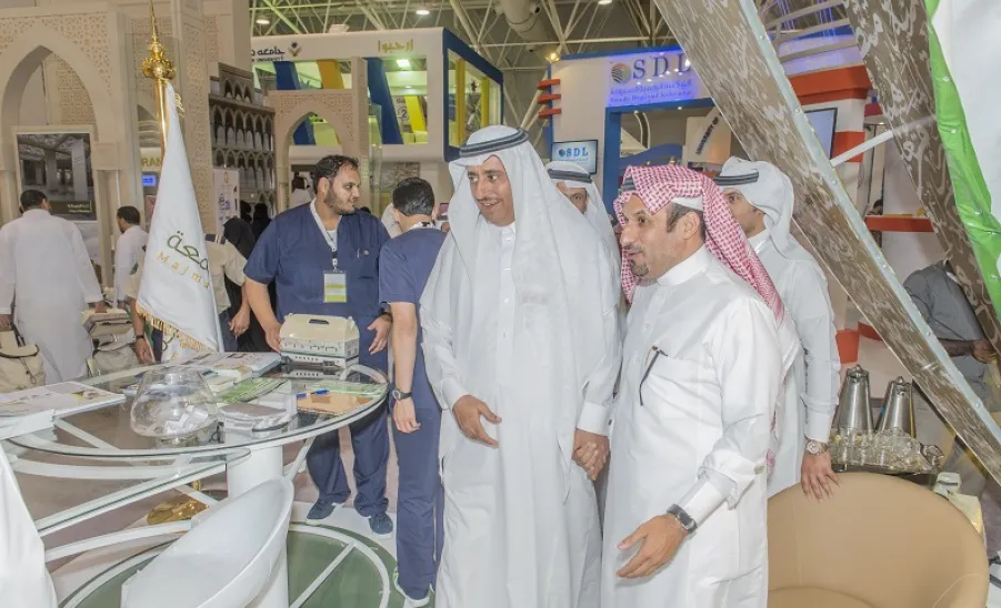 معالي نائب وزير التعليم العالي يزور جناح الجامعة - 