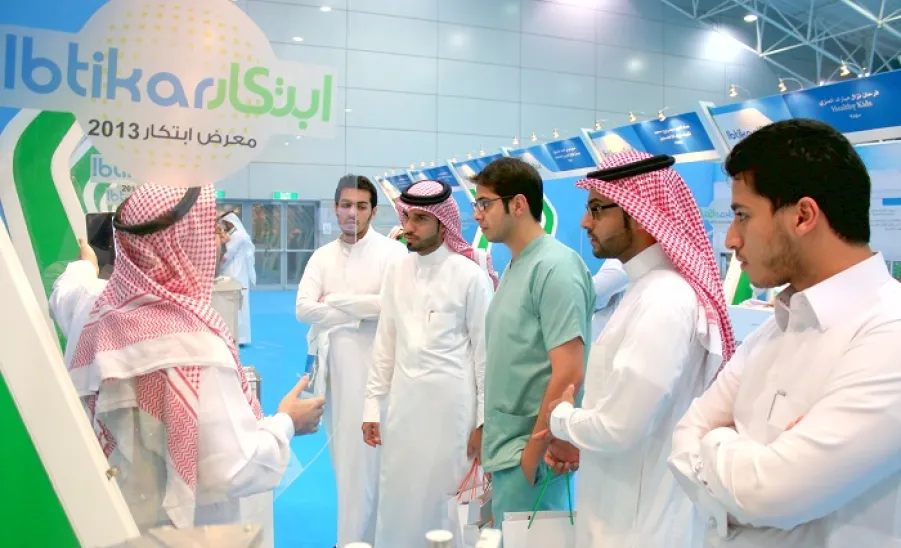 عمادة شؤون الطلاب تواصل اهتمامها بالطلاب المبتكرين بزيارة لمعرض الابتكارات - 