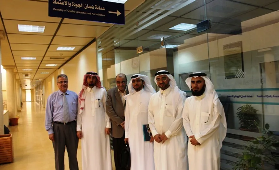 وفدٌ من عمادة الجودة وتطوير المهارات بالجامعة يطلعون على تجربة جامعة القصيم في ضمان الجودة والاعتماد الأكاديمي - 