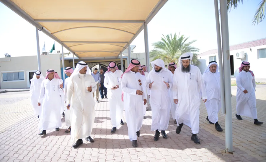 وكيل الجامعة يتفقد مبنى طالبات كلية العلوم الطبية التطبيقية  - 