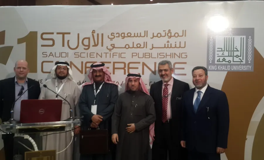 عمادة البحث العلمي تشارك في المؤتمر السعودي الأول للنشر العلمي في جامعة الملك خالد - 