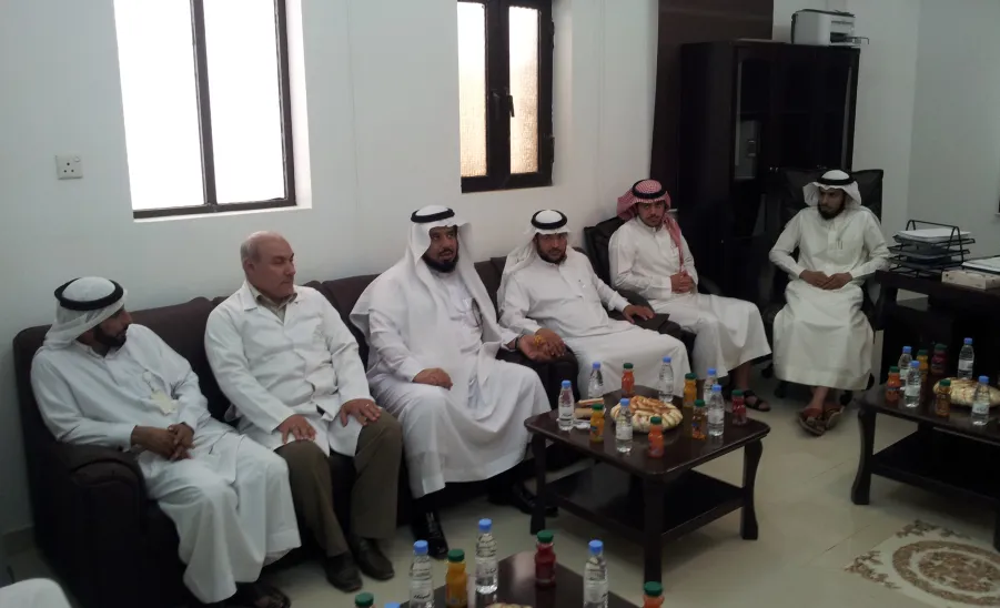 وكيل الجامعة يزور مقر الخدمات الطبية بالجامعة . -  