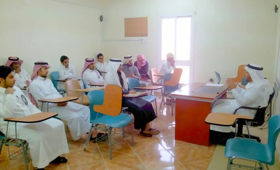 اللقاء السنوي الأول لعميد كلية الهندسة بطلاب التجسير لبرنامج هندسة الاتصالات والإلكترونيات - 