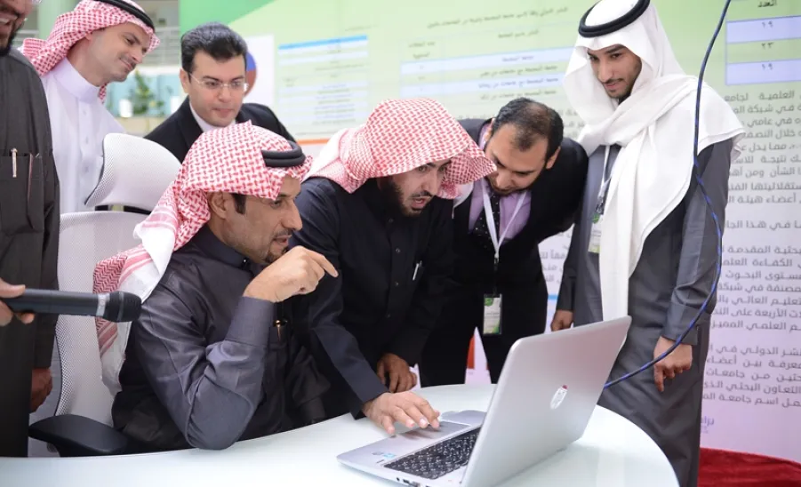 معالي مدير الجامعة يدشن نظام إدارة المشاريع البحثية - 