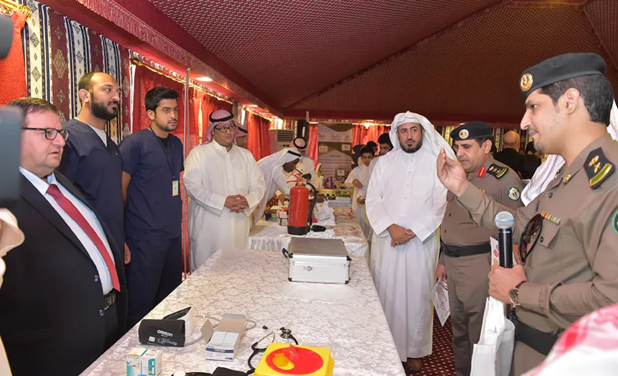 وكيل الجامعة يفتتح البرامج التوعوية والتثقيفية في ديوانية نادي سالك بمشاركة إدارات المرور - 