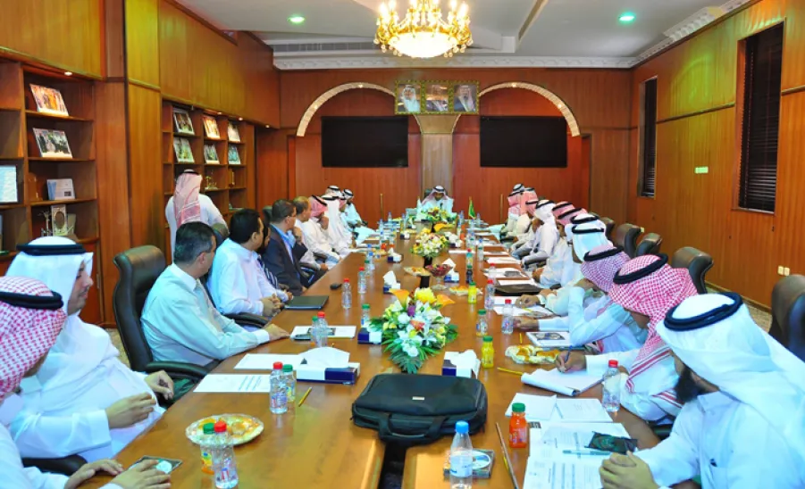 معالي مدير الجامعة يرعى الاجتماع الأول لمشرفي البوابة الإلكترونية - 