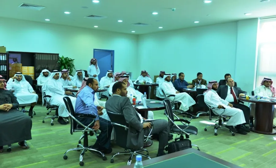 عمادة التعليم الإلكتروني والتعلم عن بعد تقيم دورة تعريفية عن النسخة الجديدة لنظام المجالس واللجان -  