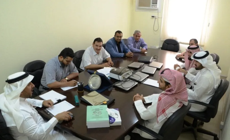 وفدٌ من عمادة الجودة وتطوير المهارات يزور كلية الهندسة -  