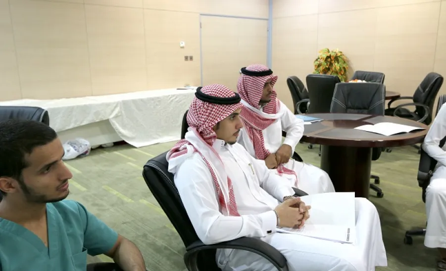 عمادة شؤون الطلاب تدرب طلبة الجامعة على آلية البحث العلمي - 
