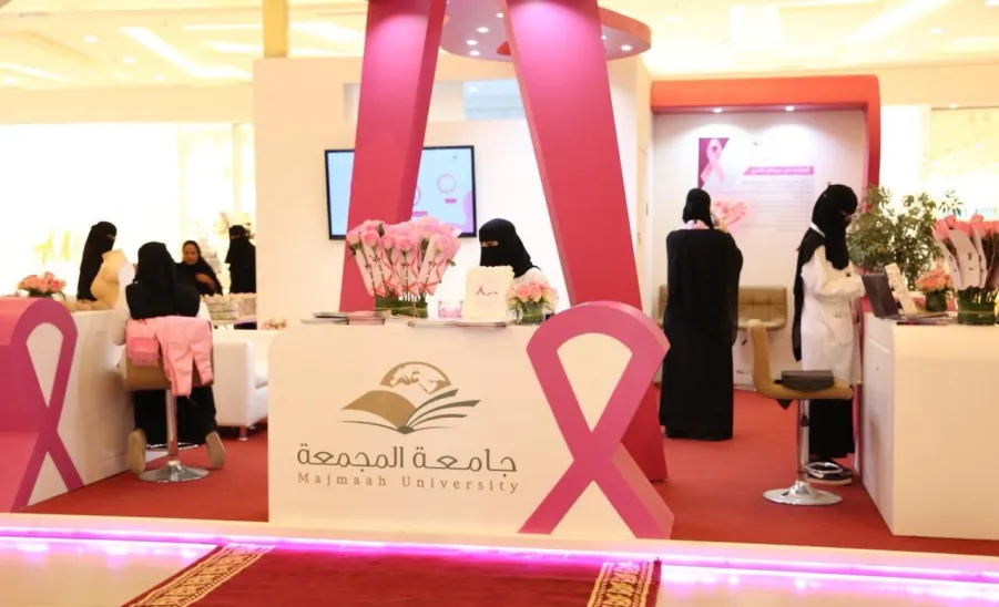 الجامعة تقيم المعرض التوعوي التثقيفي للكشف المبكر عن سرطان الثدي (لا تهملي أي إشارة) - 
