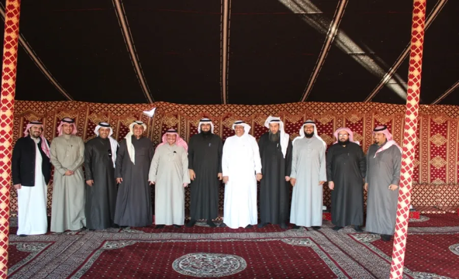 كلية إدارة الأعمال تُكرِّمُ عميدَها السابق - 