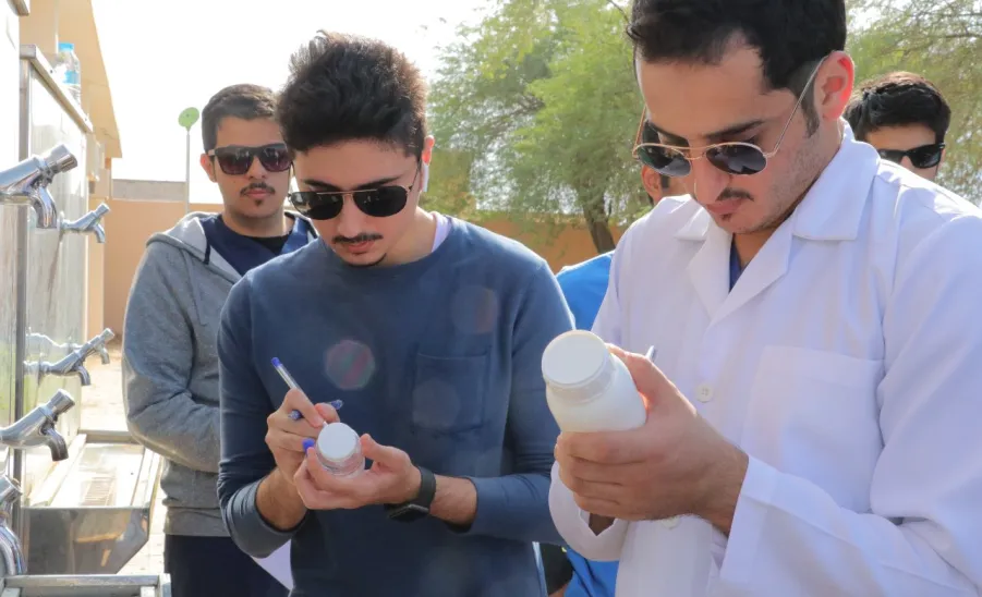 للعام السابع على التوالي : كلية الطب تواصل حملاتها الطبية لمراكز وقرى محافظة المجمعة - 