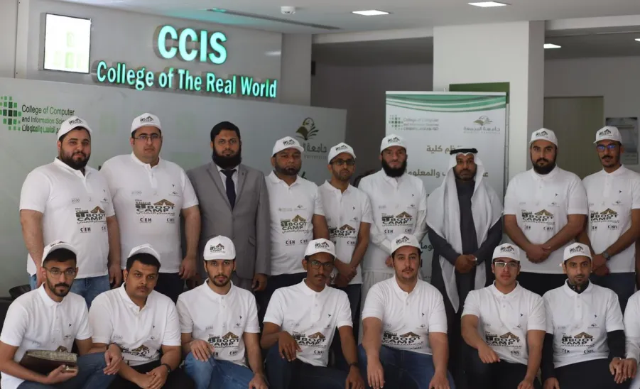 كلية علوم الحاسب والمعلومات تنظم المعسكر التقني الثالث - 