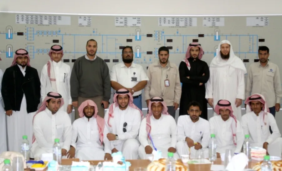 وفد طلابي من قسم الهندسة الميكانيكية والصناعية يزور المؤسسة العامة لتحلية المياه بالمجمعة - 
