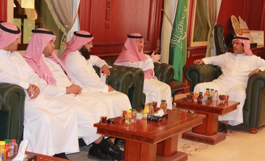 سعادة محافظ الغاط يستقبل منسوبي كلية العلوم والدراسات الإنسانية بالغاط - 
