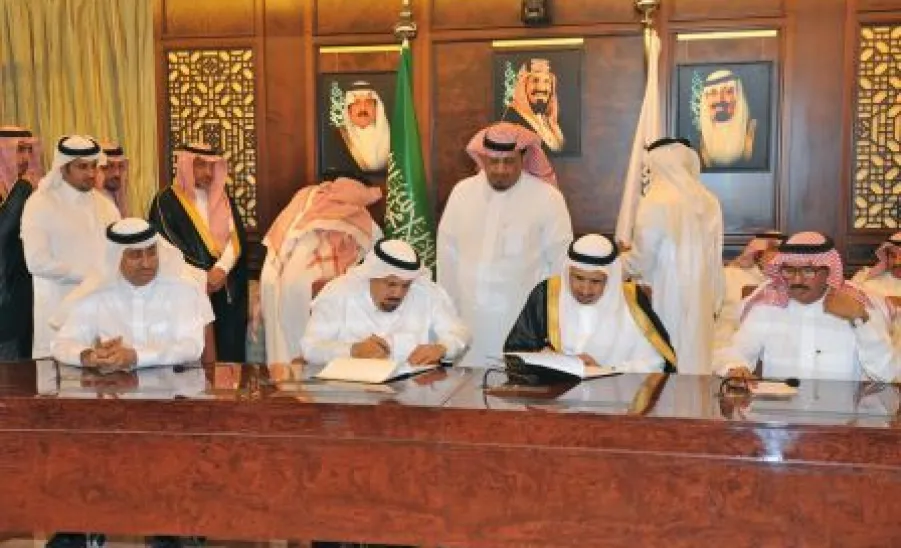 معالي مدير الجامعة يرفع شكره وتقديره لمقام خادم الحرمين الشريفين بمناسبة توقيع معالي وزير التعليم العالي عقد مشروع إنشاء مبنى الإدارة والعمادات المساندة بالجامعة -  