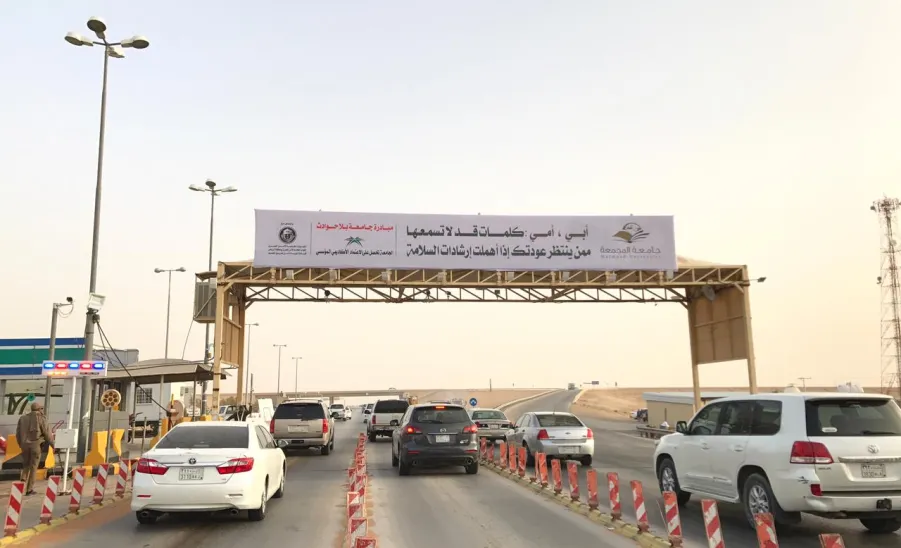  الجامعة توجهُ رسائلَ توعوية لمرتادي الطرق بالتنسيق مع الجهات المعنية  - 