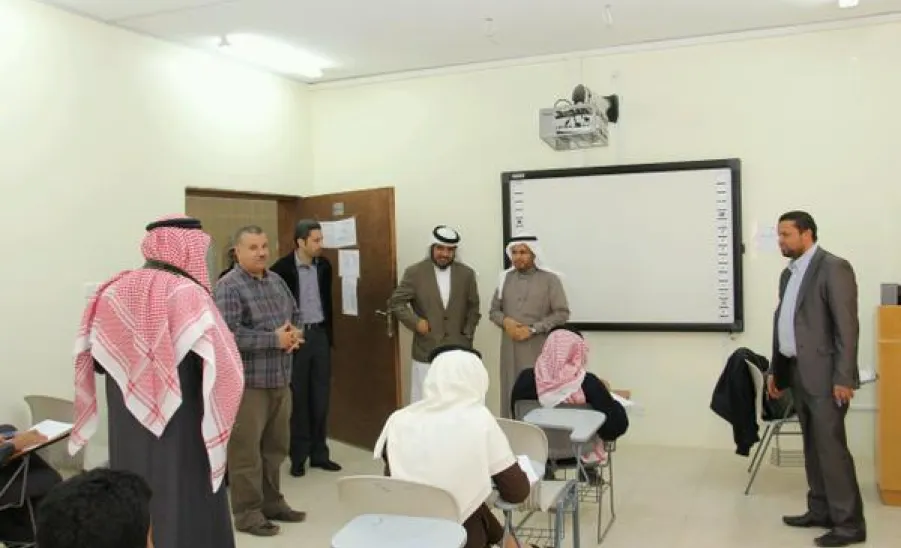 سعادة وكيل الجامعة للشؤون التعليمية يزور كلية العلوم والدراسات الإنسانية بحوطة سدير - 