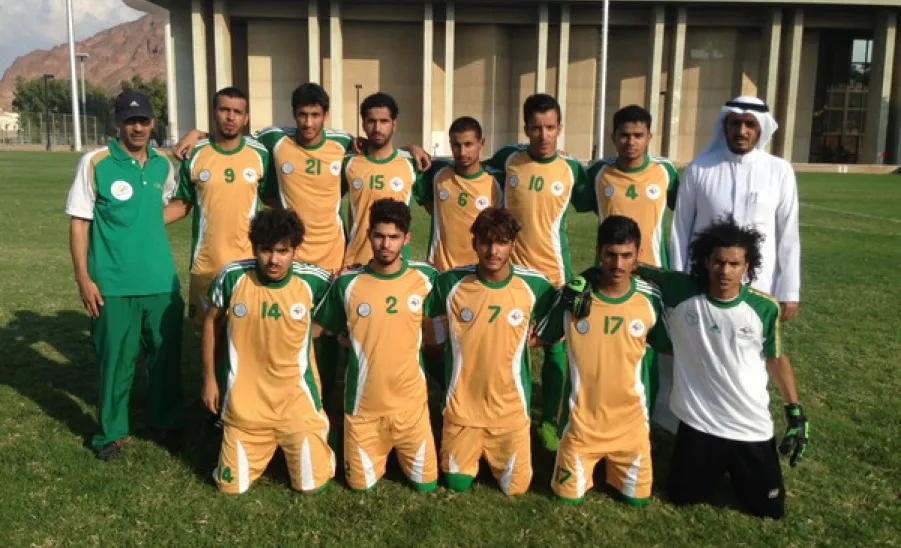 منتخب الجامعة لكرة القدم يكسب مباراته مع منتخب جامعة أم القرى - 