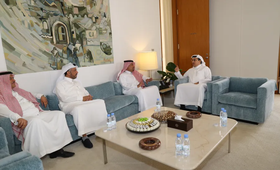معالي مدير الجامعة يقوم بزيارة لمعالي محافظ مؤسسة النقد العربي السعودي - 
