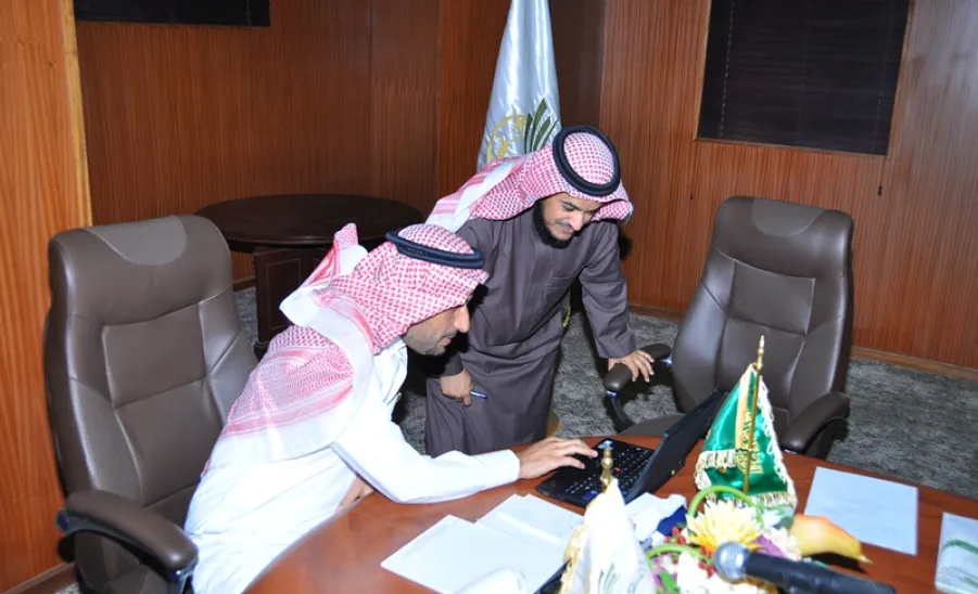 معالي مدير الجامعة يدشن بوابة مواقع أعضاء هيئة التدريس والخدمات الالكترونية ويستلم التقرير ربع السنوي لعمادة تقنية المعلومات -  
