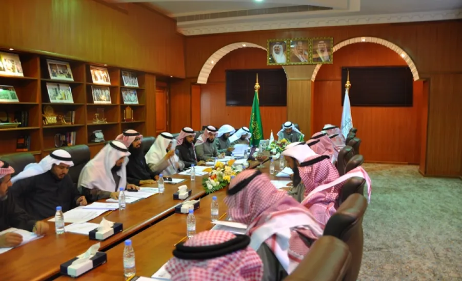 خلال الاجتماع التشاوري   مدير الجامعة يستعرض اعمال وحدات الجامعة ويوكد اهمية الالتزام بإجراءات سلامة المباني والافراد في الجامعة - 