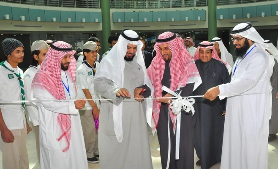 معالي مدير الجامعة يفتتح الملتقى التحضيري للمؤتمر العلمي الثالث لطلبة التعليم العالي -  
