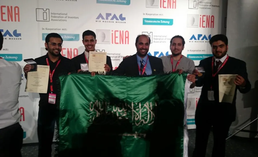 الجامعة تحقق أربع ميداليات في معرض ( IENA ) للاختراعات بألمانيا - 