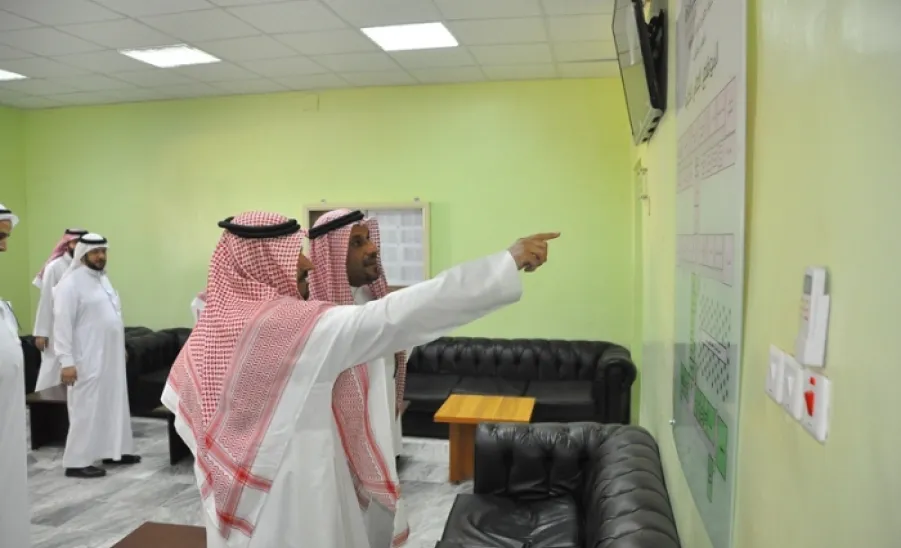 معالي مدير الجامعة يفتتح قاعات ومكاتب كلية العلوم التطبيقية  -  