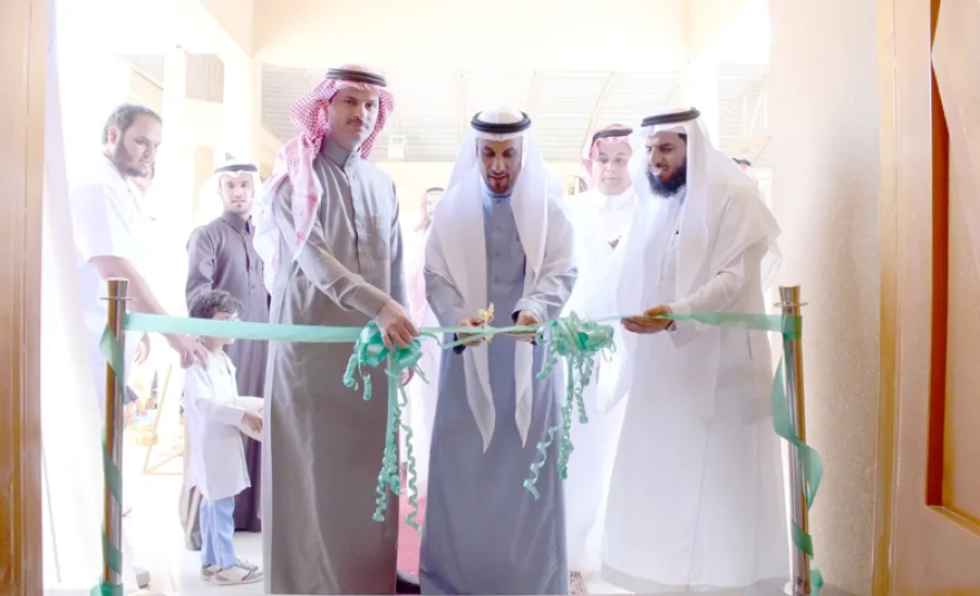 معالي مدير الجامعة يفتتح العيادات التخصصية بالمركز الطبي -  