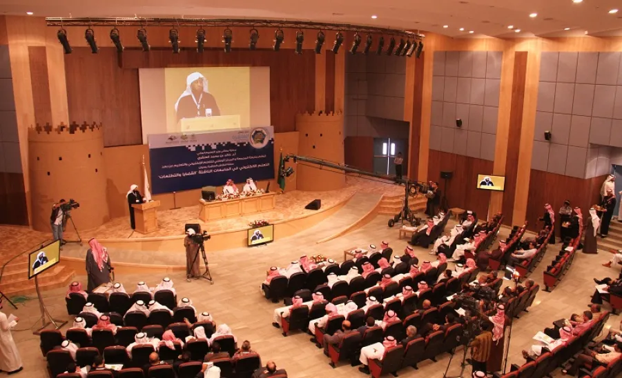 الجامعة تقيم حلقة النقاش العاشرة في التعليم الإلكتروني للجامعات السعودية -  