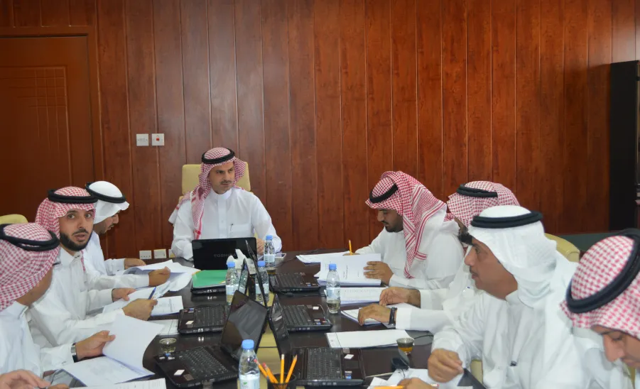 الموافقة على ابتعاث عدد من المعيدين والمحاضرين لدراسة الماجستير والدكتوراة في تخصصات مختلفة بالخارج - 