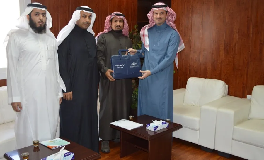 وحدة شؤون المبتعثين بكلية التربية بالمجمعة تعرض أعمالها على سعادة وكيل الجامعة للدراسات العليا والبحث العلمي - 