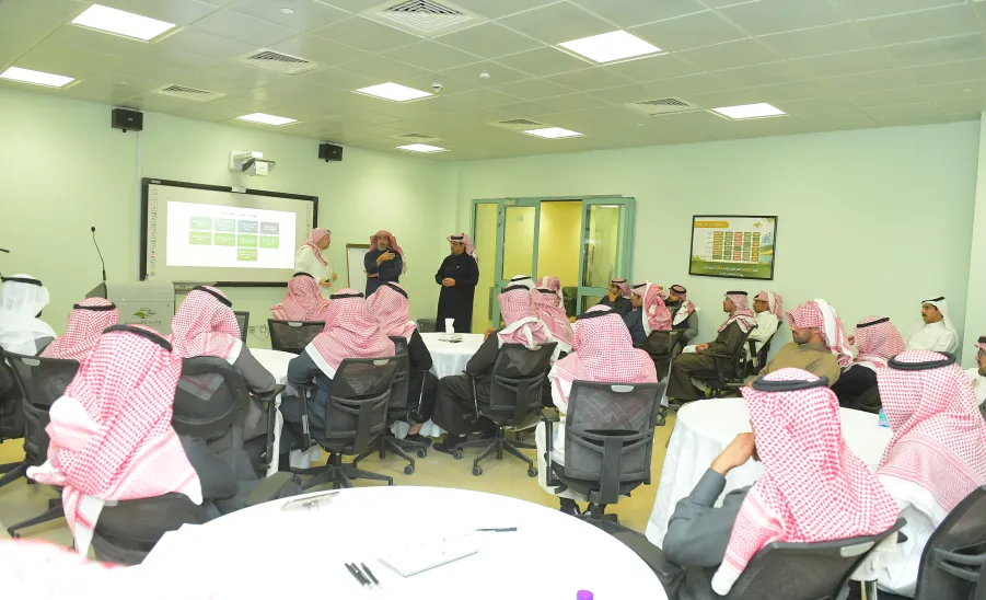 وكيل الجامعة يتفقد البرامج التدريبية لمنسوبي الجامعة - 
