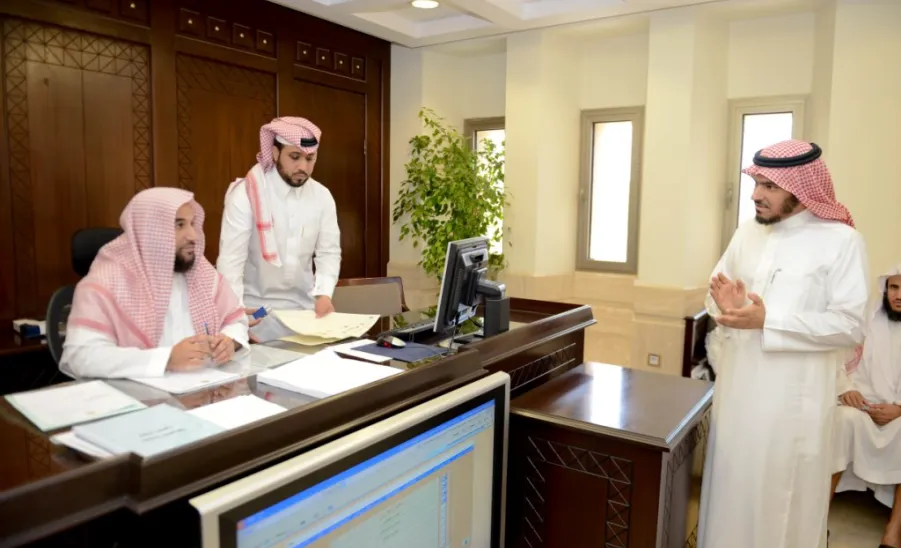 طلاب دبلوم المحاماة يقومون بزيارة للمحكمة العامة في الرياض -  